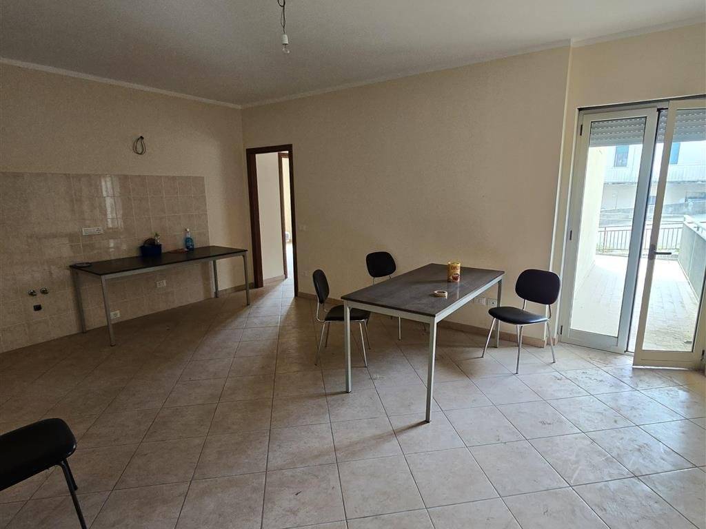 ufficio in vendita a Roseto Capo Spulico in zona Borgata Marina