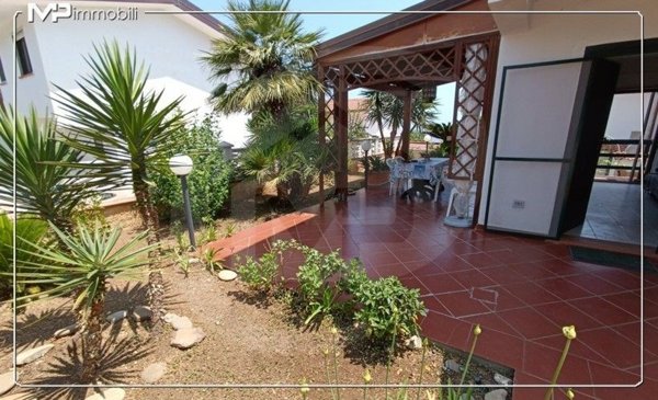 casa indipendente in vendita a Roseto Capo Spulico