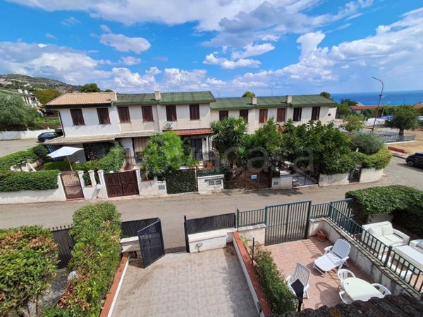 casa indipendente in vendita a Roseto Capo Spulico in zona Il Castello