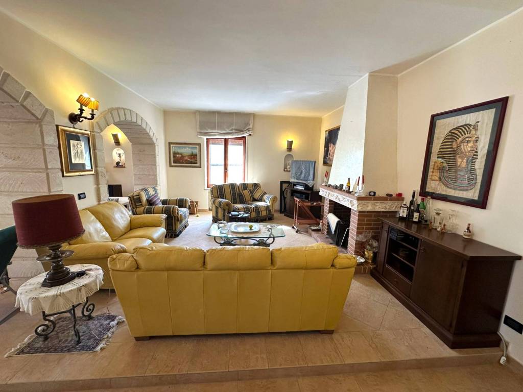 casa indipendente in vendita a Roseto Capo Spulico