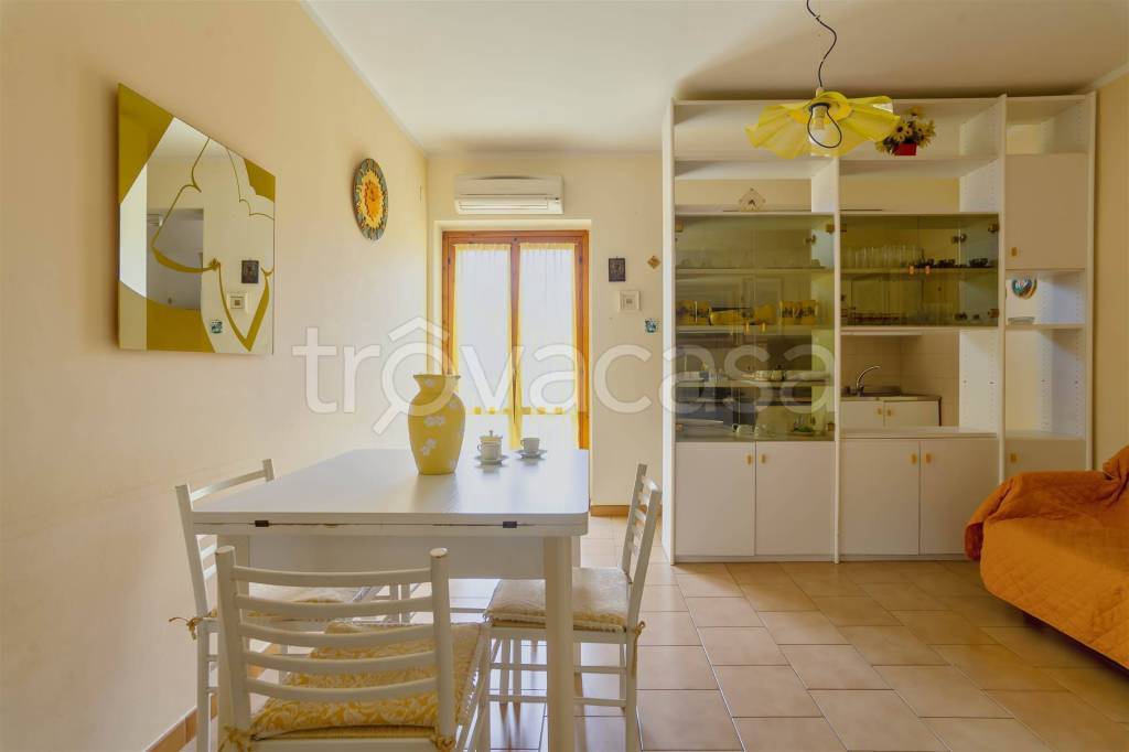 appartamento in vendita a Roseto Capo Spulico in zona Borgata Marina