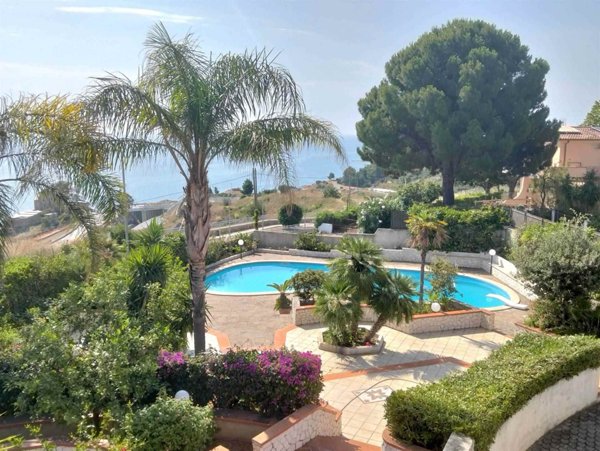 casa indipendente in vendita a Roseto Capo Spulico in zona Il Castello