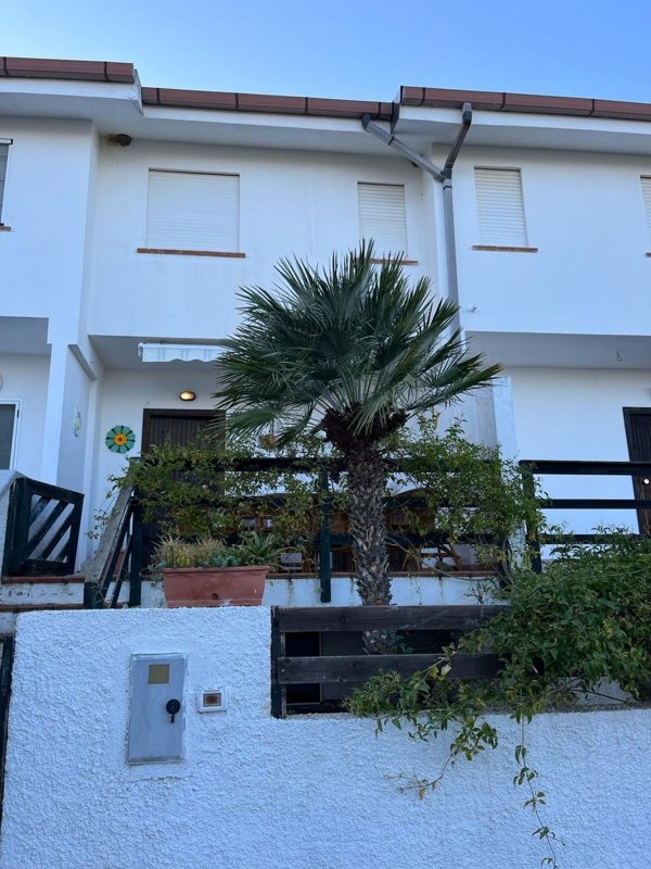 casa indipendente in vendita a Roseto Capo Spulico