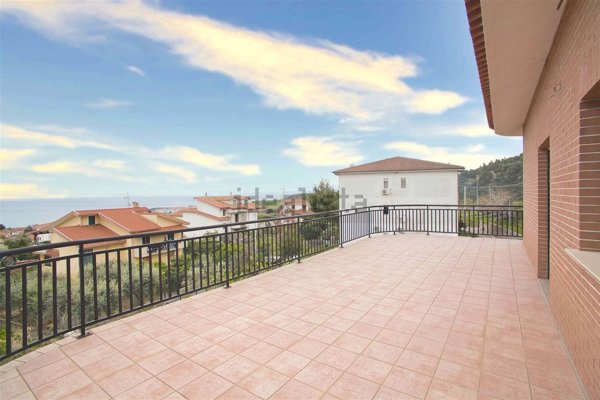 casa indipendente in vendita a Roseto Capo Spulico