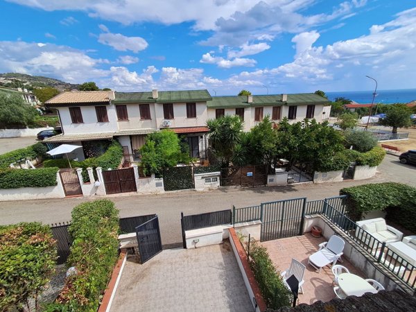 casa indipendente in vendita a Roseto Capo Spulico in zona Il Castello