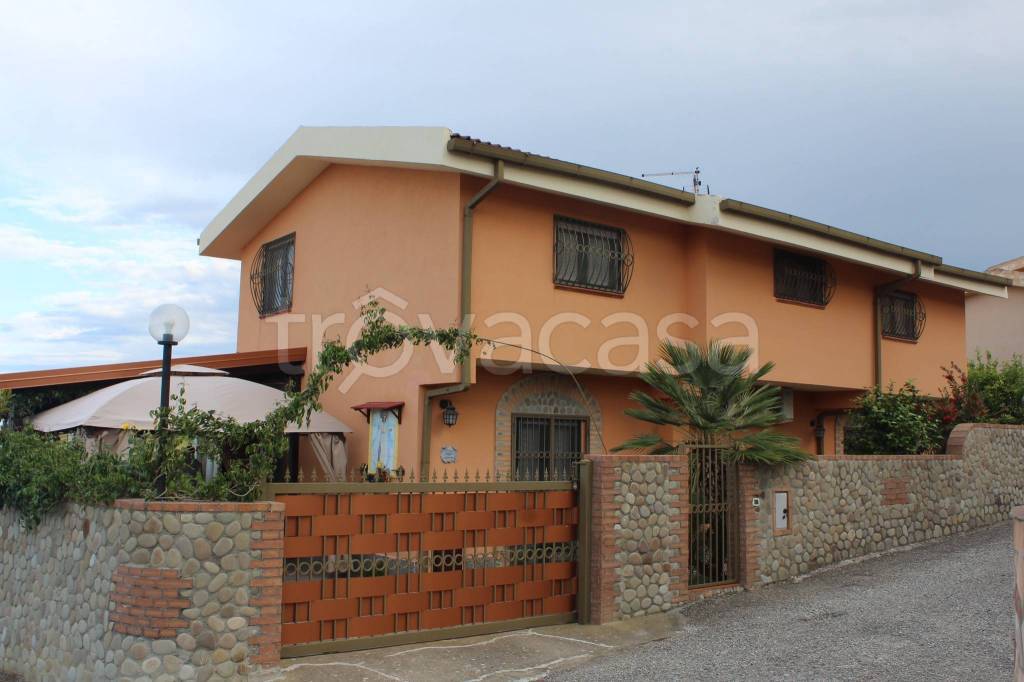 casa indipendente in vendita a Roseto Capo Spulico