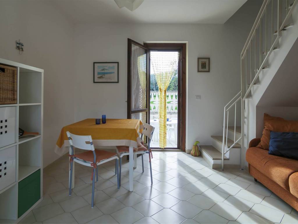 casa indipendente in vendita a Roseto Capo Spulico in zona Il Castello