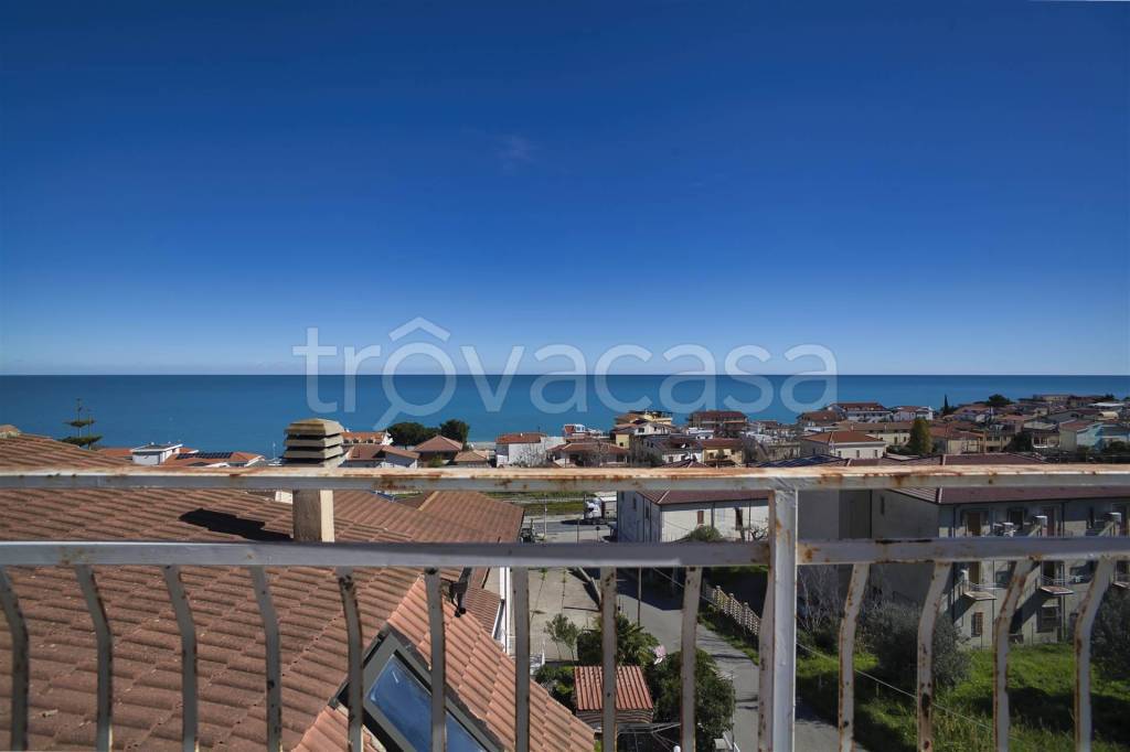appartamento in vendita a Roseto Capo Spulico in zona Borgata Marina