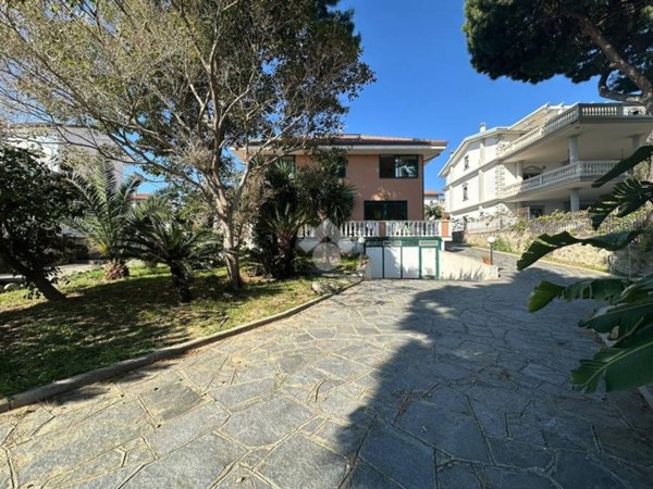 casa indipendente in vendita a Roseto Capo Spulico in zona Borgata Marina