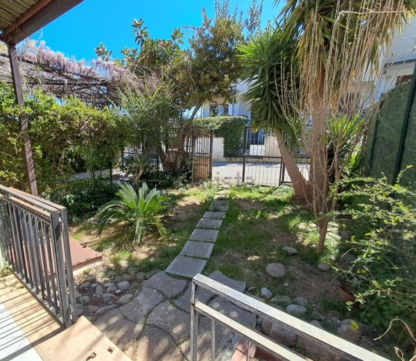 casa indipendente in vendita a Roseto Capo Spulico in zona Il Castello