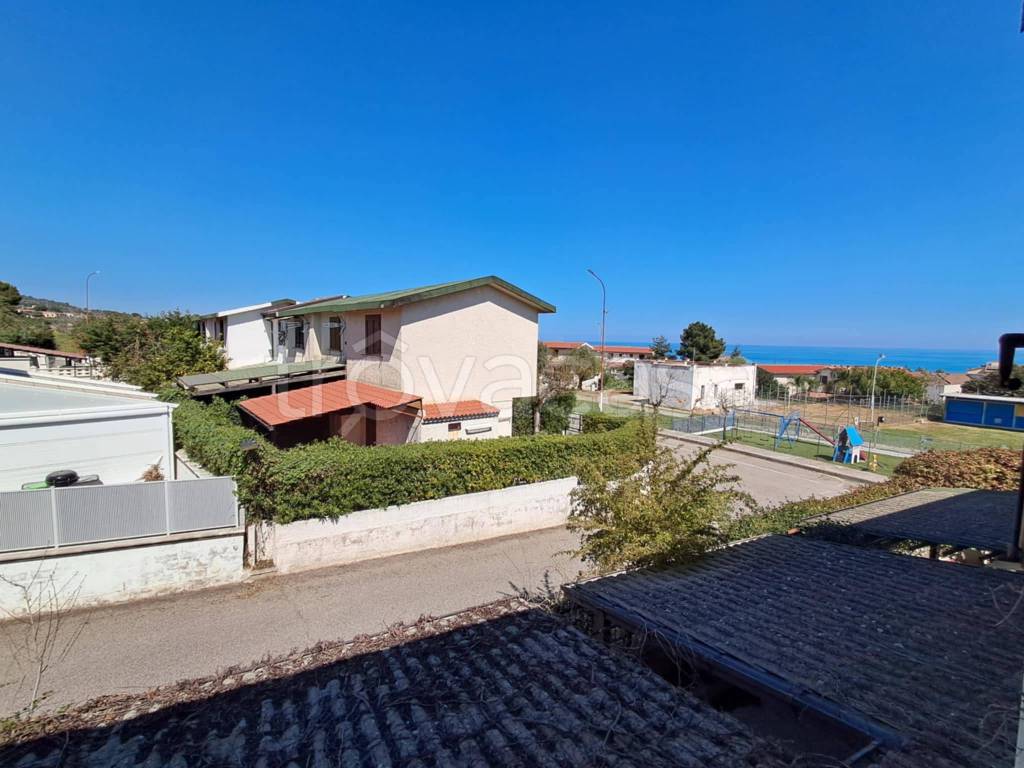 casa indipendente in vendita a Roseto Capo Spulico in zona Il Castello