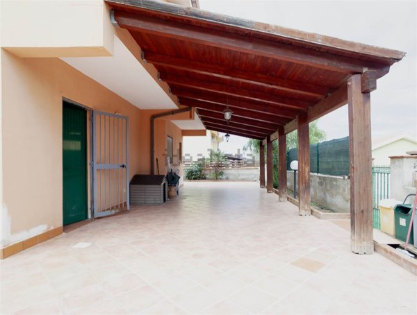 casa indipendente in vendita a Roseto Capo Spulico in zona Borgata Marina