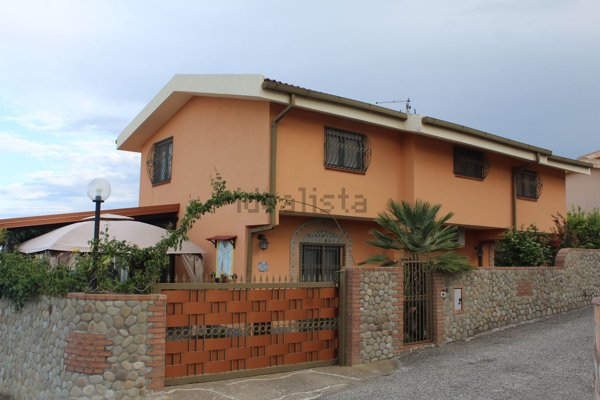 casa indipendente in vendita a Roseto Capo Spulico in zona Borgata Marina