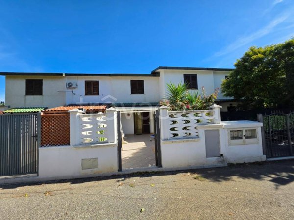 casa indipendente in vendita a Roseto Capo Spulico in zona Il Castello