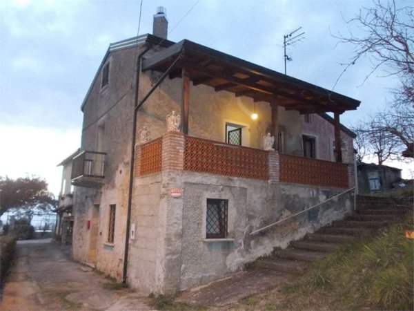 casa indipendente in vendita a Rovito