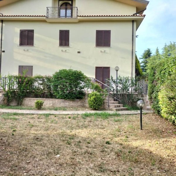 casa indipendente in vendita a Rovito