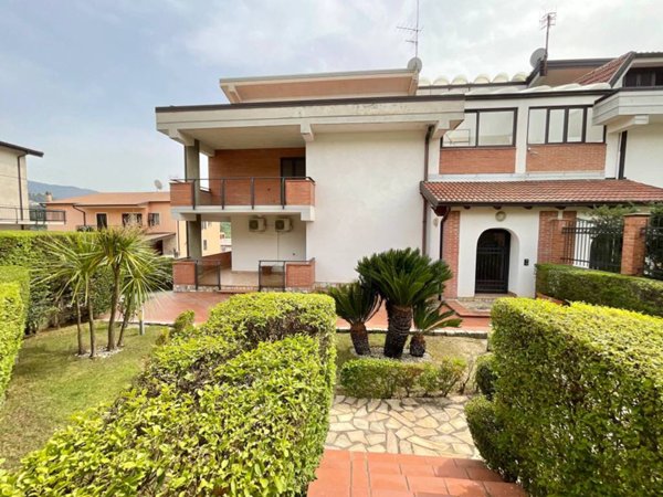 casa indipendente in vendita a Rovito