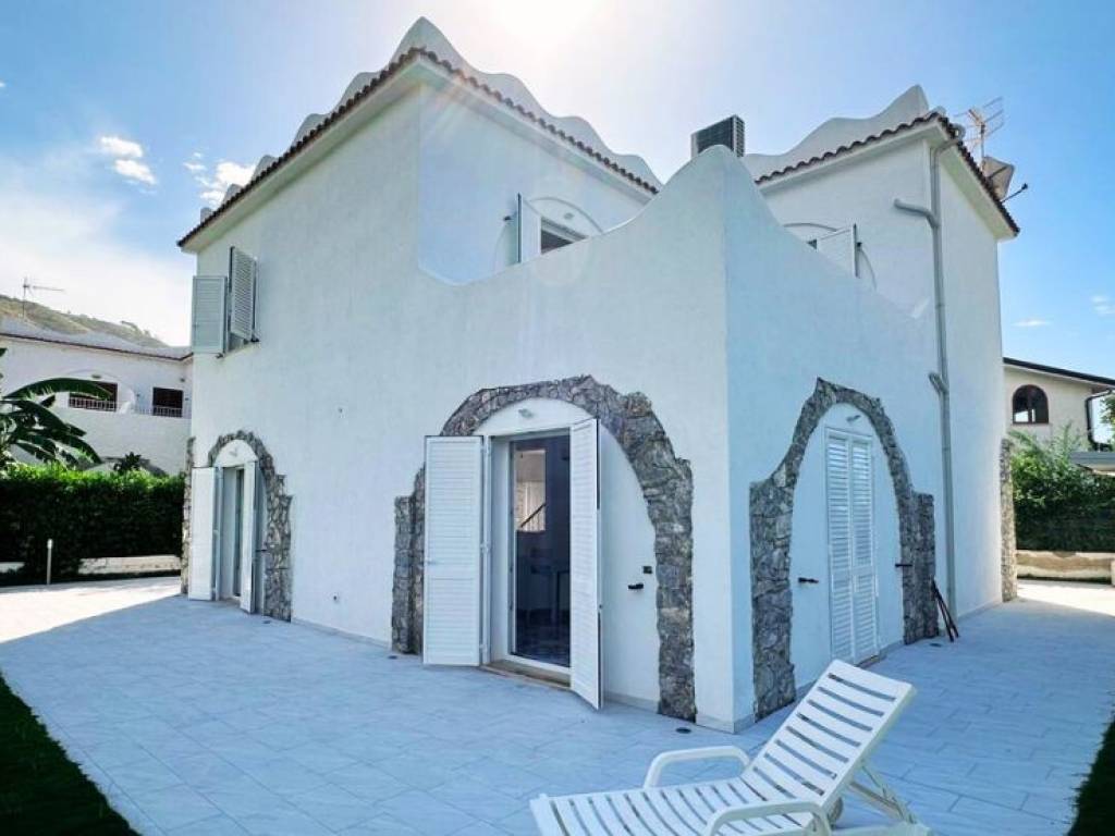 casa indipendente in vendita a Sangineto