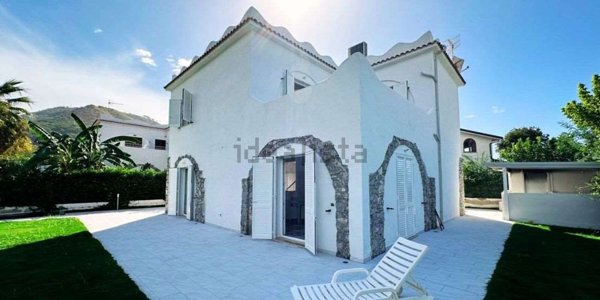 casa indipendente in vendita a Sangineto