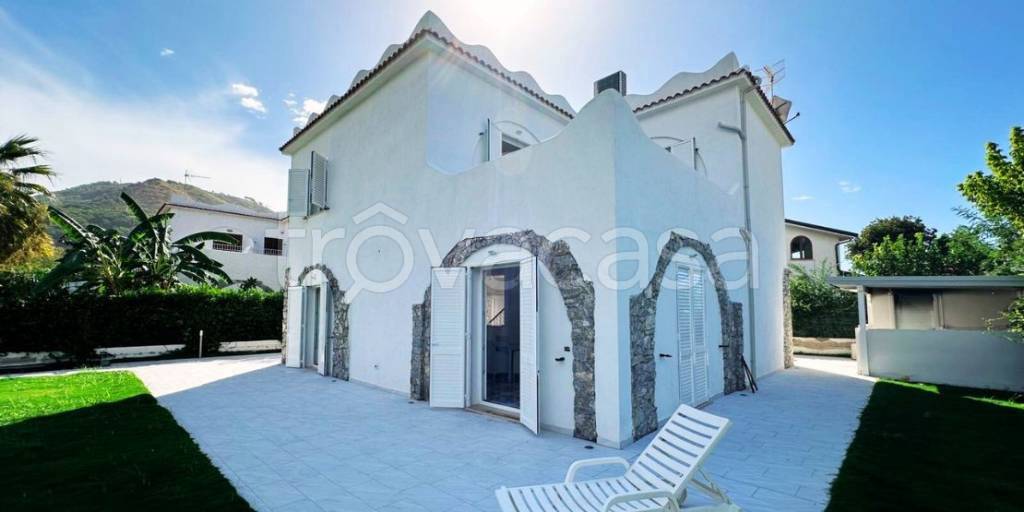 casa indipendente in vendita a Sangineto