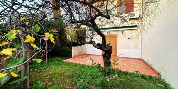 casa indipendente in vendita a Sangineto