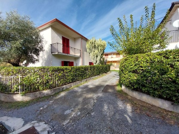 casa indipendente in vendita a Sangineto
