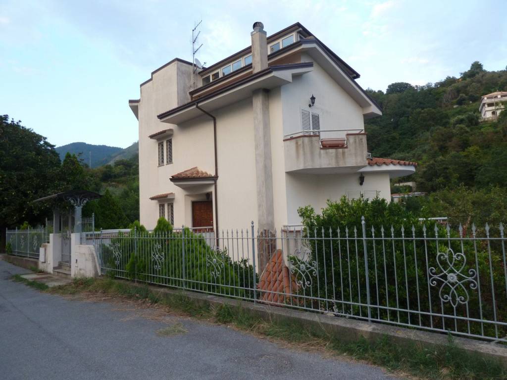 casa indipendente in vendita a Sangineto