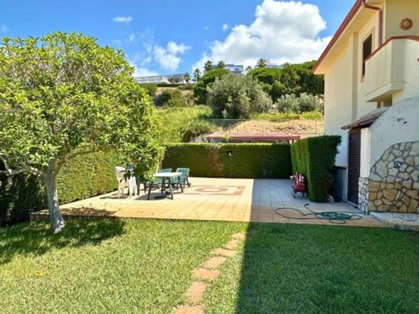 casa indipendente in vendita a Sangineto