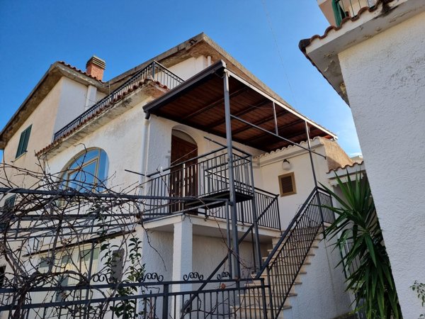 casa indipendente in vendita a Sangineto