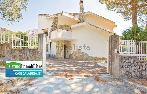 casa indipendente in vendita a Sangineto