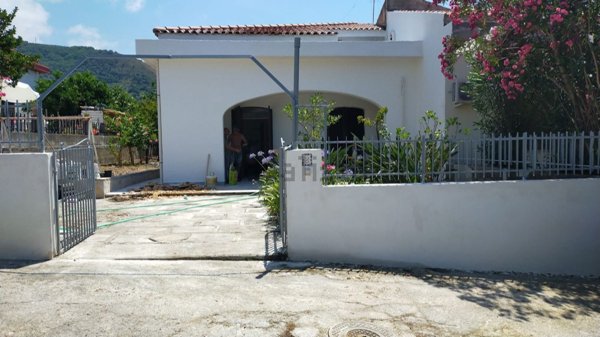 casa indipendente in vendita a Sangineto