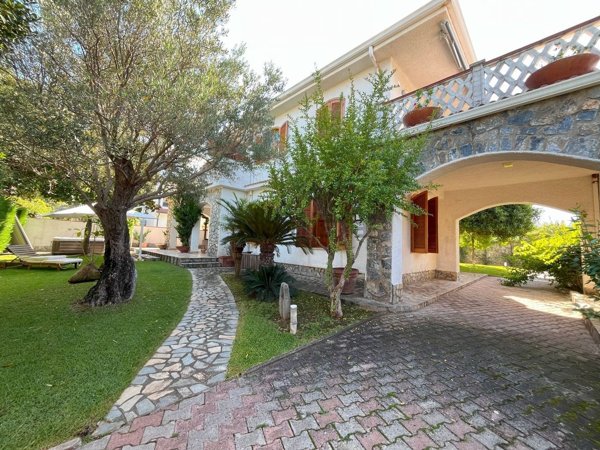 casa indipendente in vendita a Sangineto