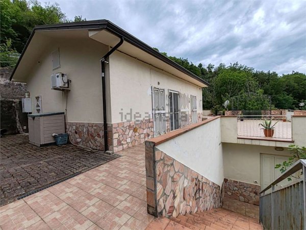 casa indipendente in vendita a Sangineto