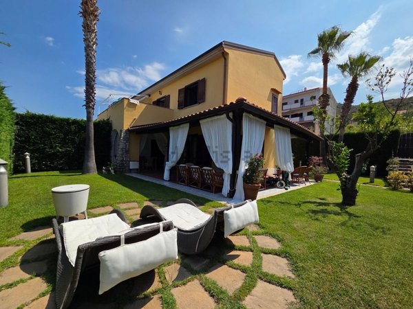 casa indipendente in vendita a Sangineto