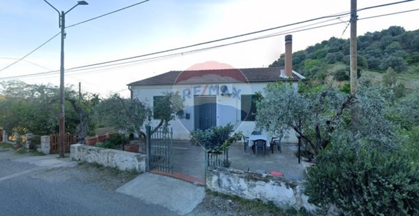 casa indipendente in vendita a San Giorgio Albanese in zona Pantanello