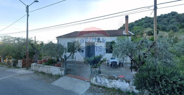 casa indipendente in vendita a San Giorgio Albanese in zona Pantanello