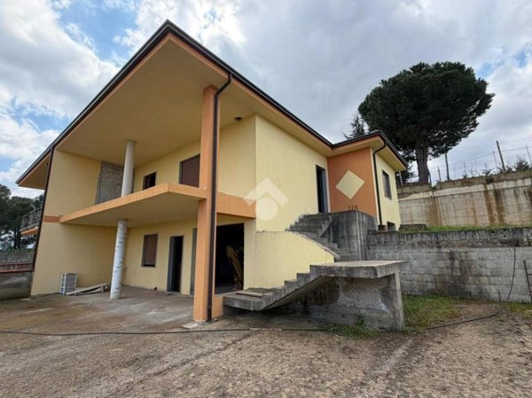 casa indipendente in vendita a San Giorgio Albanese in zona Pantanello