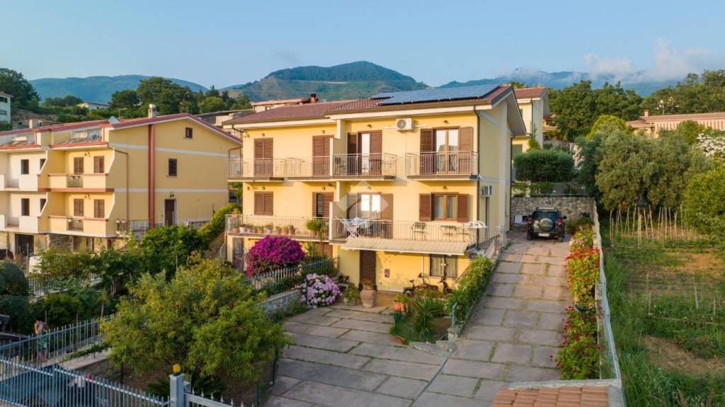 casa indipendente in vendita a San Lucido