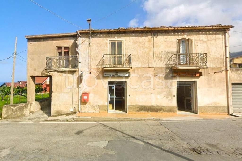 casa indipendente in vendita a San Lucido