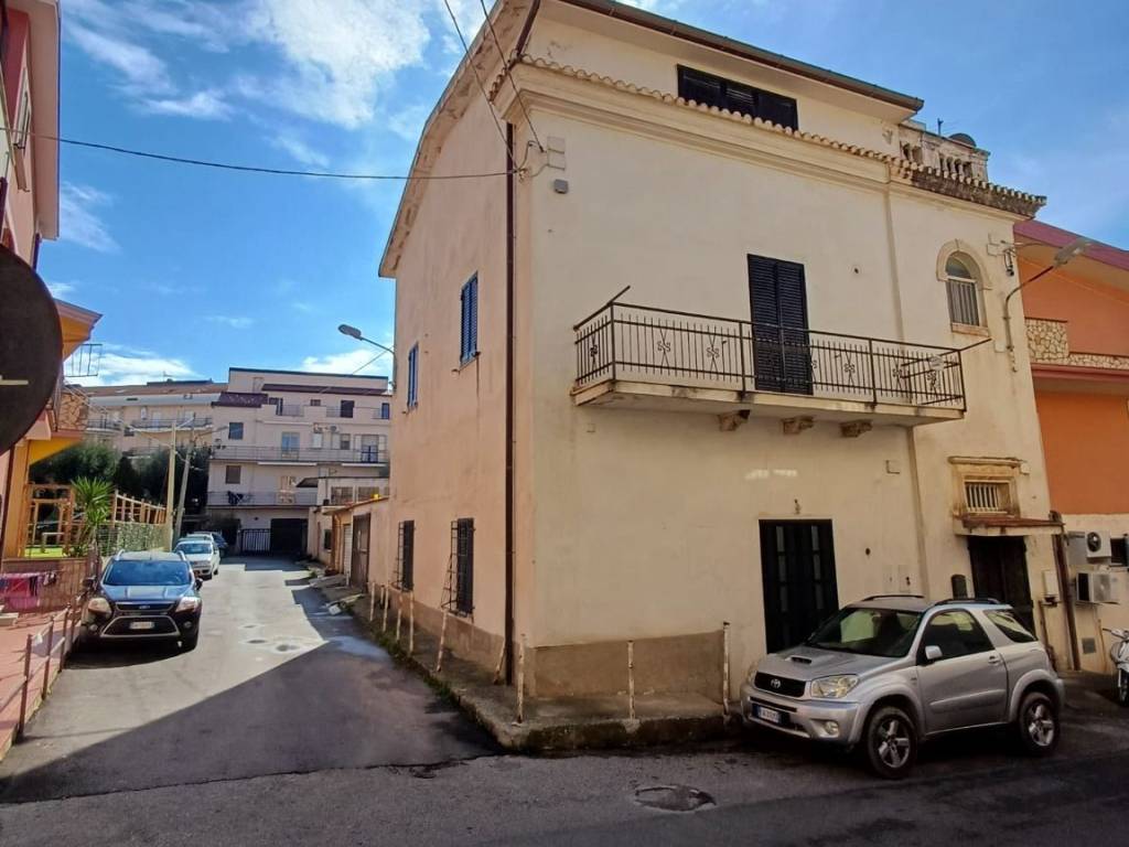 casa indipendente in vendita a San Lucido
