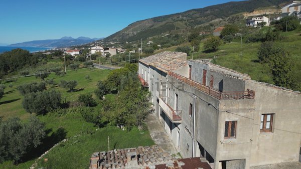 casa indipendente in vendita a San Lucido