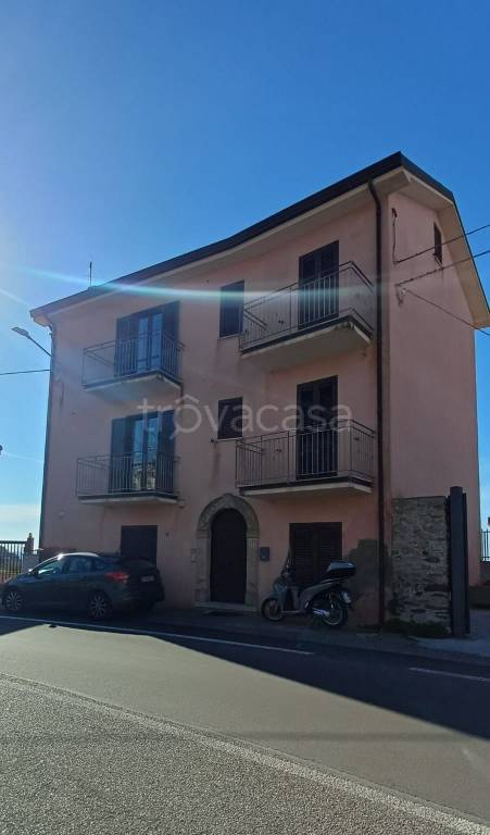 casa indipendente in vendita a San Lucido in zona Pollella