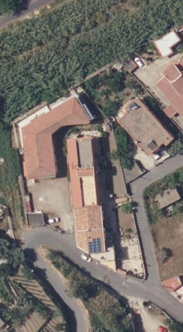locale di sgombero in vendita a San Lucido in zona Pollella