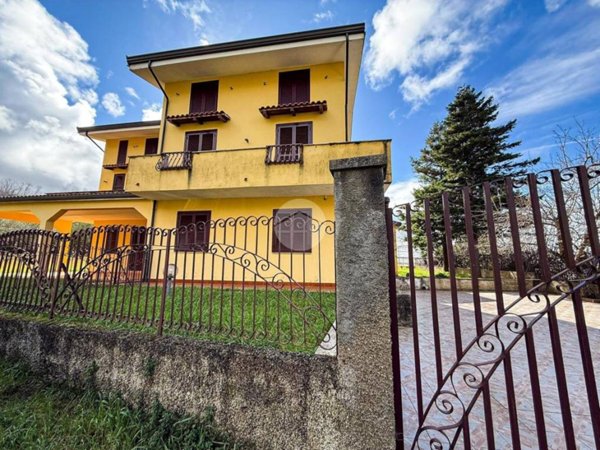casa indipendente in vendita a San Lucido