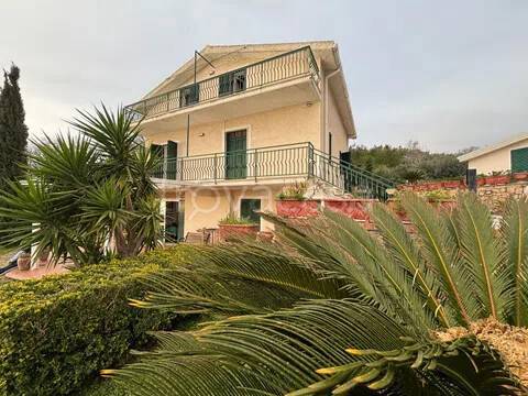 casa indipendente in vendita a San Lucido