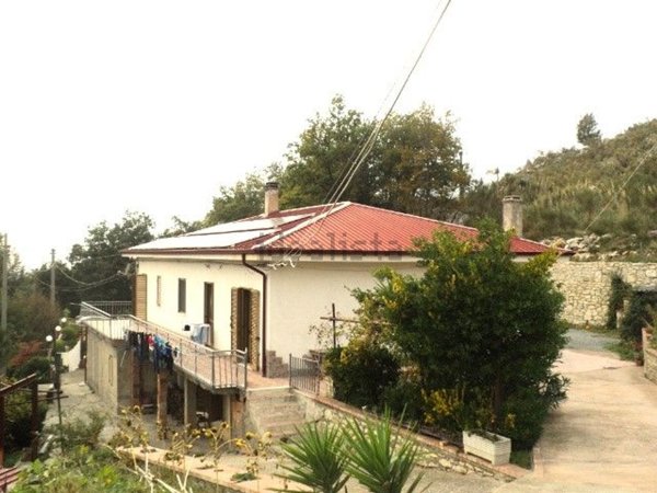 casa indipendente in vendita a San Lucido