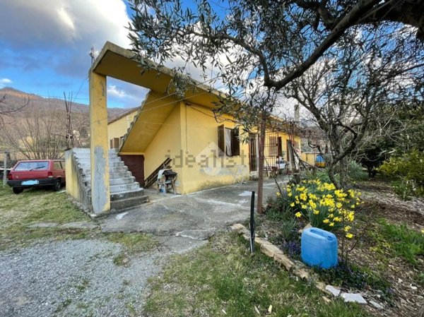 casa indipendente in vendita a San Lucido