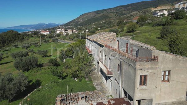 casa indipendente in vendita a San Lucido in zona Pollella