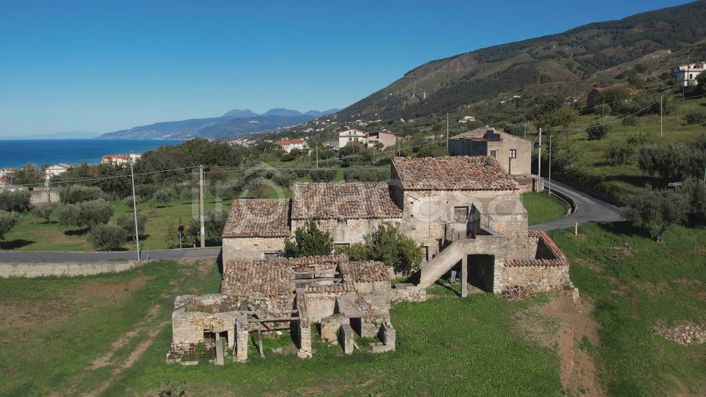 casa indipendente in vendita a San Lucido in zona Pollella