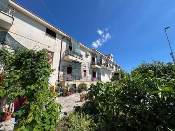 appartamento in vendita a San Lucido in zona Pollella